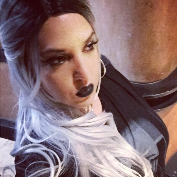 Ombré Silver Grey & White 22” Curly Wig - Picture 13 of 15